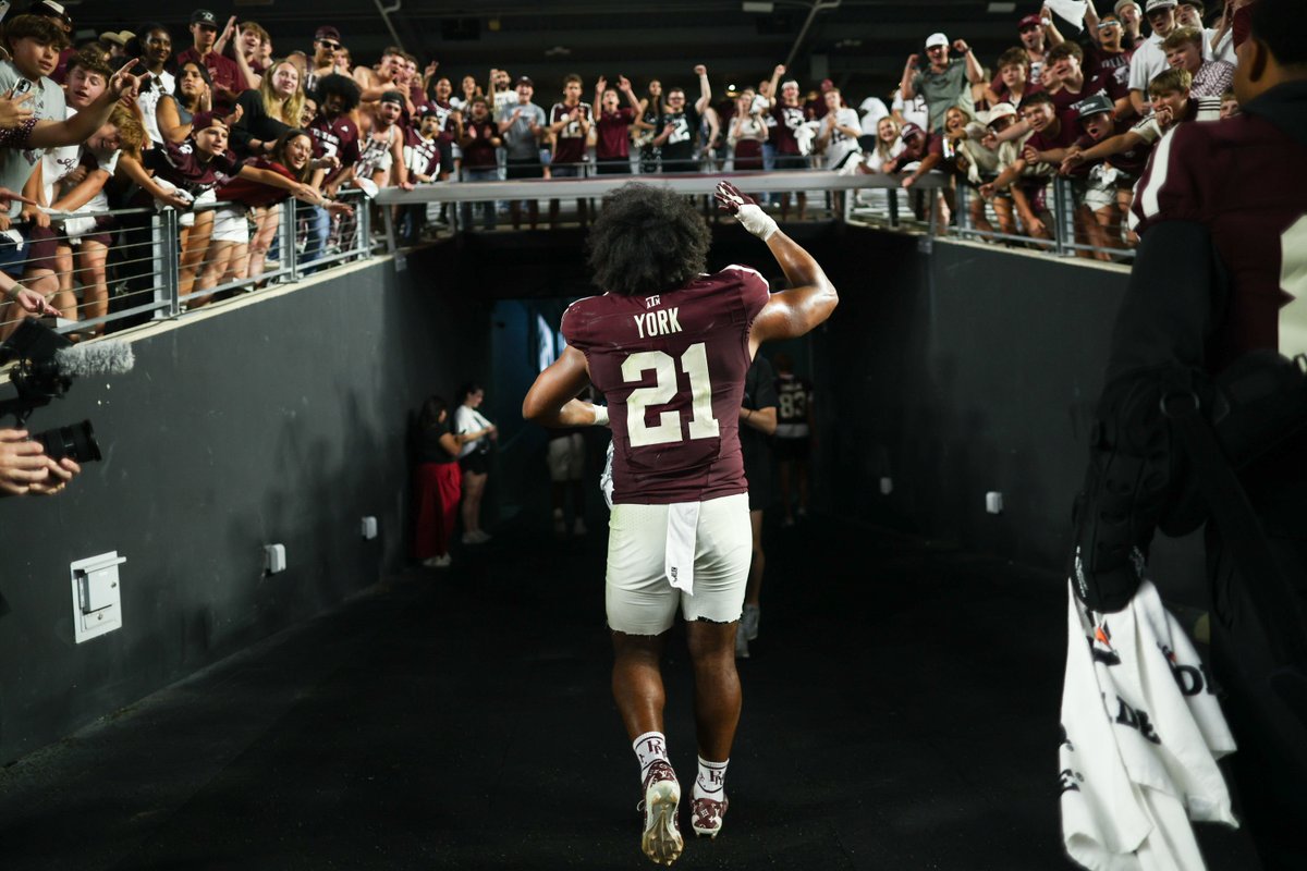 AggieFootball's tweet image. Goodnight from your 6-0 Fightin' Texas Aggies