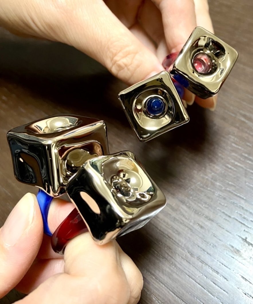 guridrops's tweet photo. ガラスにプラチナ彩色で、null2リング作って、再び大阪に来ました！雨！！
#null2
#100日後ヌルになるパビリオン https://t.co/fNPTCMEA46