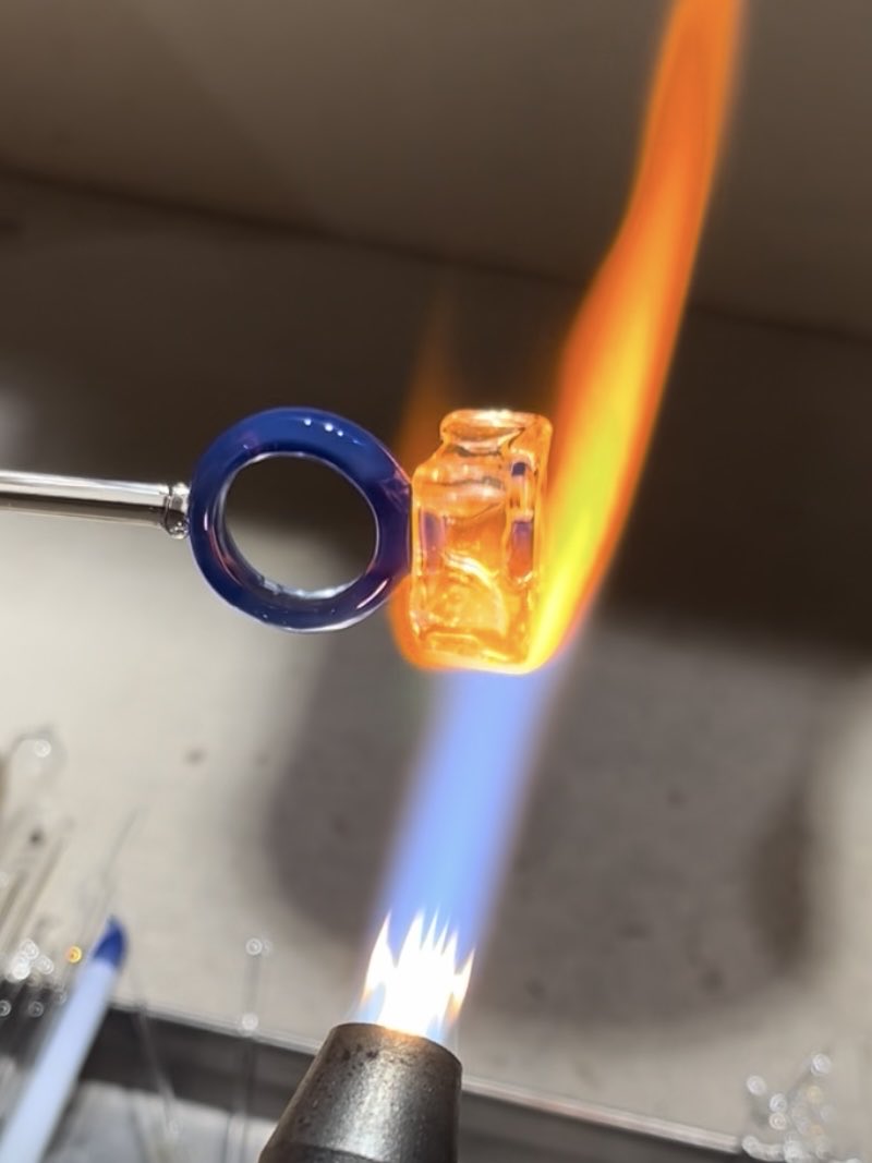 ガラスにプラチナ彩色で、null2リング作って、再び大阪に来ました！雨！！
#null2
#100日後ヌルになるパビリオン