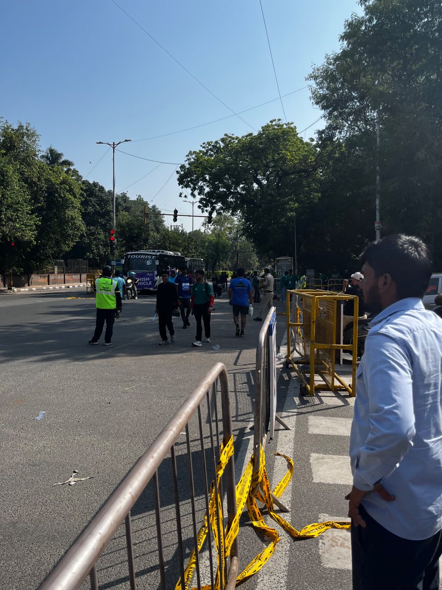 VKr_Tweet's tweet photo. Millions of people, patients, kids blocked in the streets near JLN stadium for some fancy running show. 

The entire streets blocked. People literally being harassed on the streets by police. 

Pathetic 

@PMOIndia @CPDelhi @AmitShah @ndtv https://t.co/7mVT2cwm48