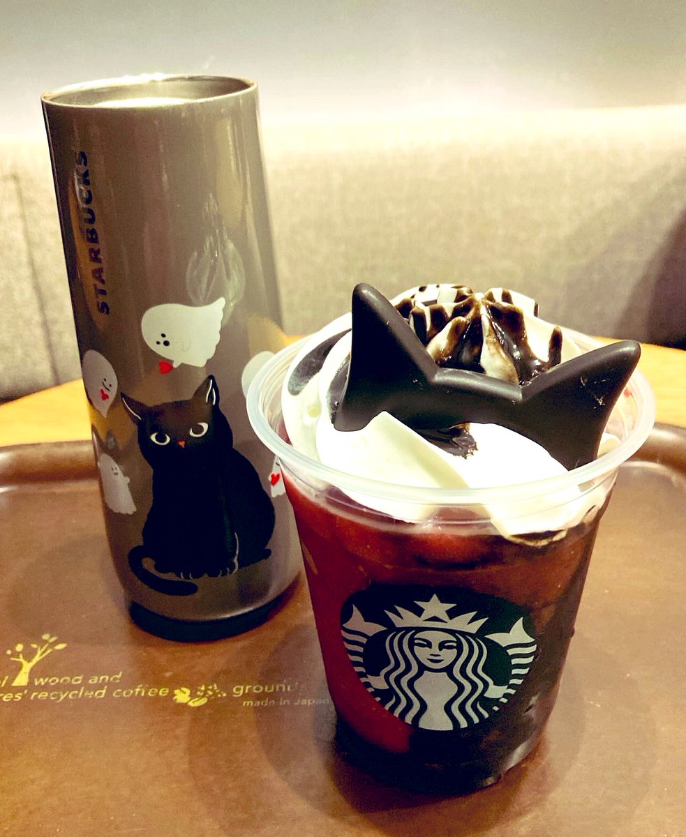 DancesaursQ's tweet image. スタバ新作、アサイーベリーフラペチーノ！猫耳かわいい🐈‍⬛そしてお気に入りでずっと使ってるハロウィンのタンブラーが活躍する季節がやってきた　#スターバックスコーヒー　#スターバックス　　@Starbucks_J