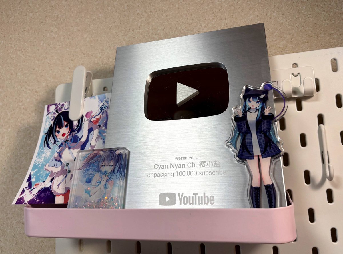 Last year I quit my six-figure Google job with nothing lined up. Instead of climbing the corporate ladder, I chose to be a YouTuber, because I want to to build a life around creativity and community 🩵

In just a year I moved to Tokyo, I streamed games and Linux, built