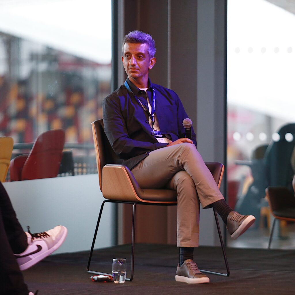 Godwinuchm's tweet image. 🌅 Good morning, Reds! ☕

Big behind-the-scenes boost at #MUFC: Brentford&apos;s COO Ameesh Manek joins as **Director of Football Operations** in 2026! 🏃‍♂️

- Runs Carrington ops (travel, security, elite facilities) for men&apos;s &amp;amp; women&apos;s squads
- Reports to Jason Wilcox; 2nd Brentford…