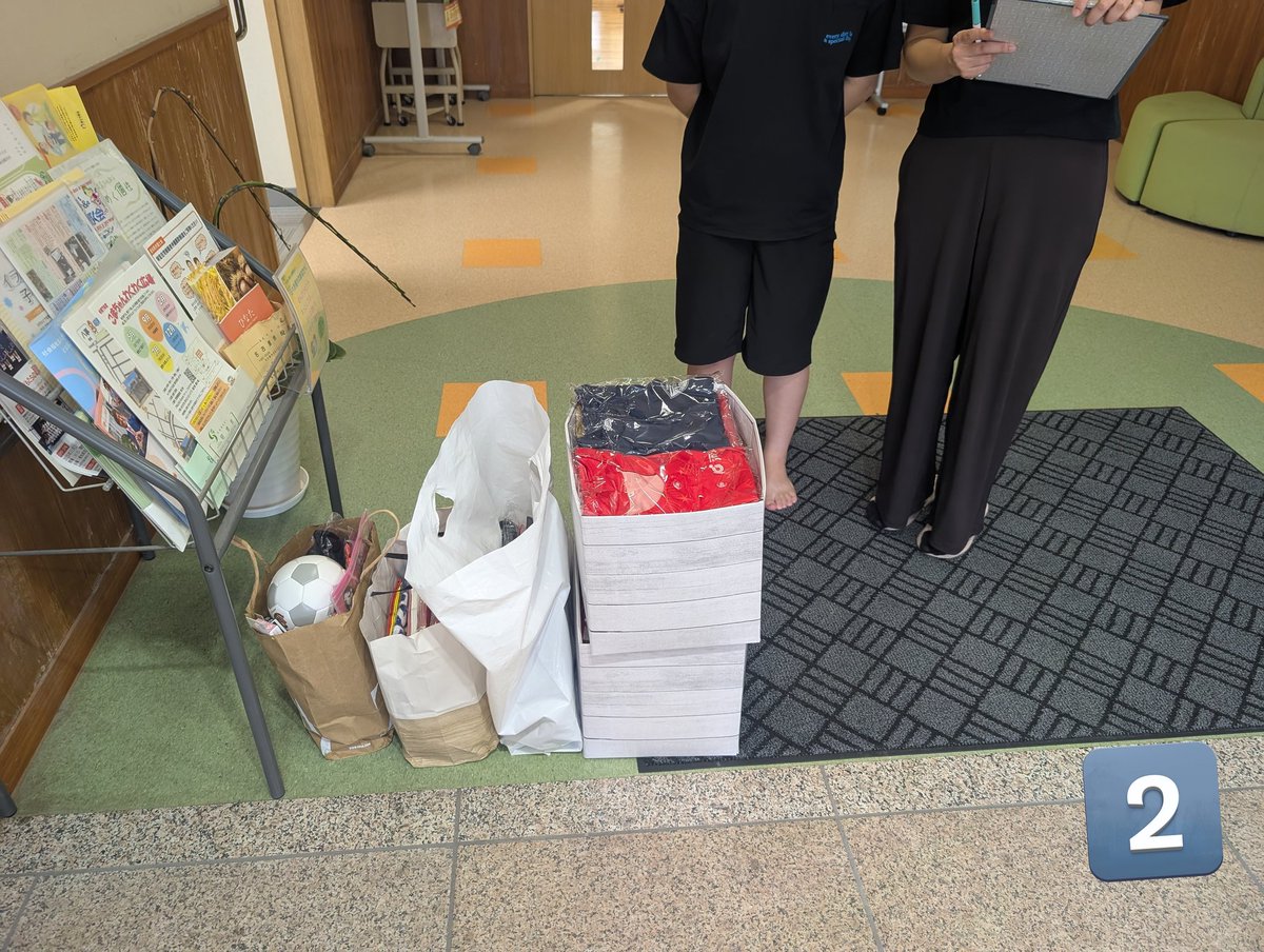 NagoyaINAHO's tweet image. 1⃣名古屋市南区の児童養護施設にて
2️⃣名古屋市昭和区の駒方寮さんにて
3️⃣名古屋市昭和区南山寮さんにて

それぞれユニフォーム類60着、バッグ、文房具、おもちゃ、タオル類をお届けしました。
御協力ありがとうございました。
あと2箇所後日お届けします。
#名古屋稲穂隊