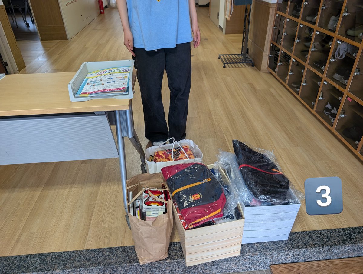 NagoyaINAHO's tweet image. 1⃣名古屋市南区の児童養護施設にて
2️⃣名古屋市昭和区の駒方寮さんにて
3️⃣名古屋市昭和区南山寮さんにて

それぞれユニフォーム類60着、バッグ、文房具、おもちゃ、タオル類をお届けしました。
御協力ありがとうございました。
あと2箇所後日お届けします。
#名古屋稲穂隊