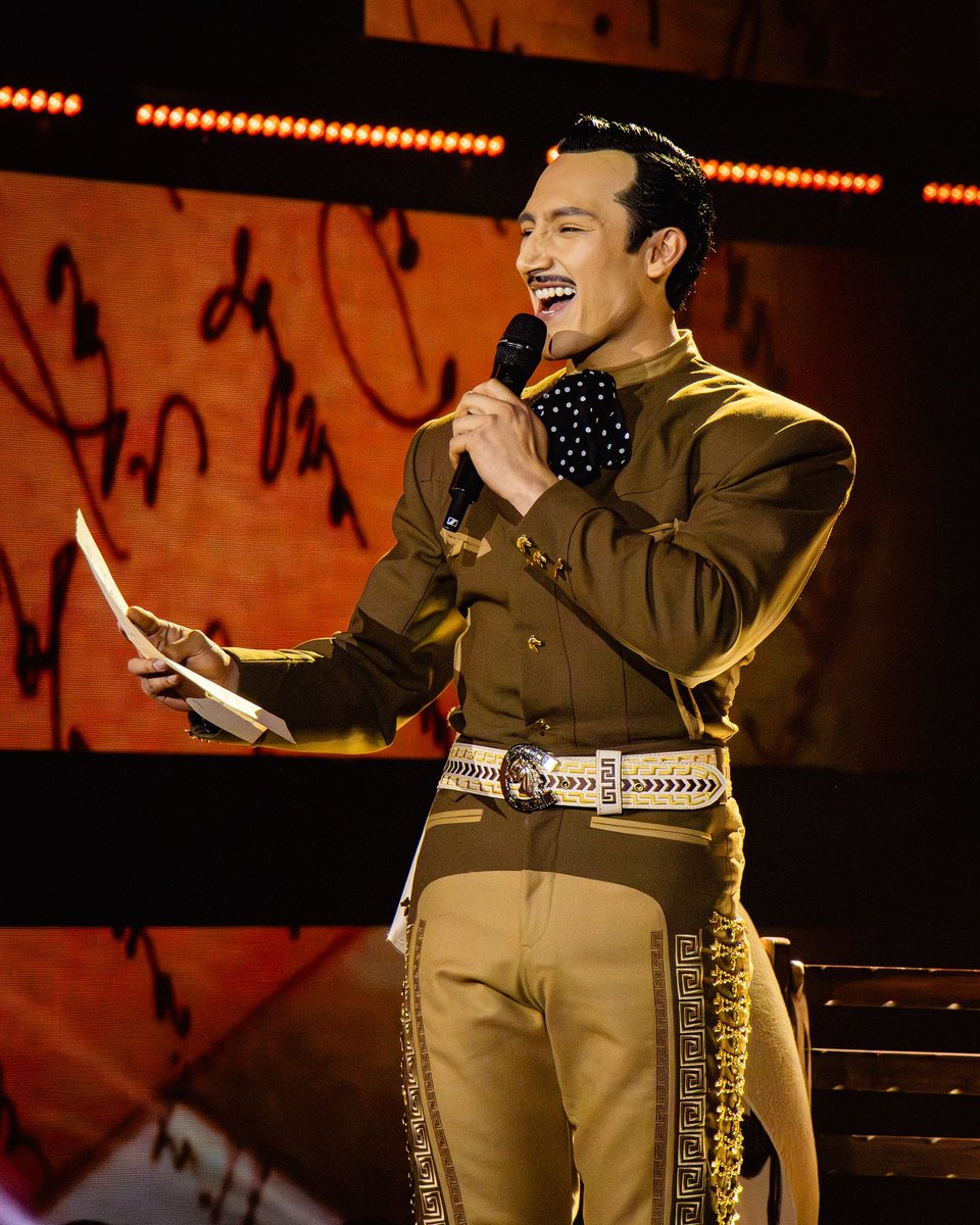 jei98lo's tweet photo. PEDRO INFANTE SE GANÓ A TODO EL PUBLICO CON HUMILDAD..
JESUS ES UN ARTISTA NATURAL MUY COMPLETO... 
#YoSoy https://t.co/sFQTuaFjPk