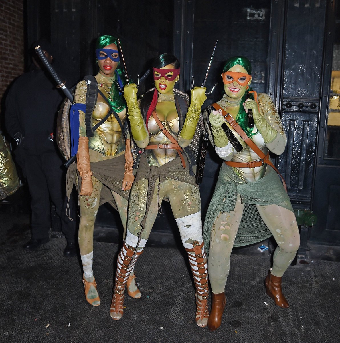 ComplexMusic's tweet image. When Rihanna dressed up as The Teenage Mutant Ninja Turtles for Halloween