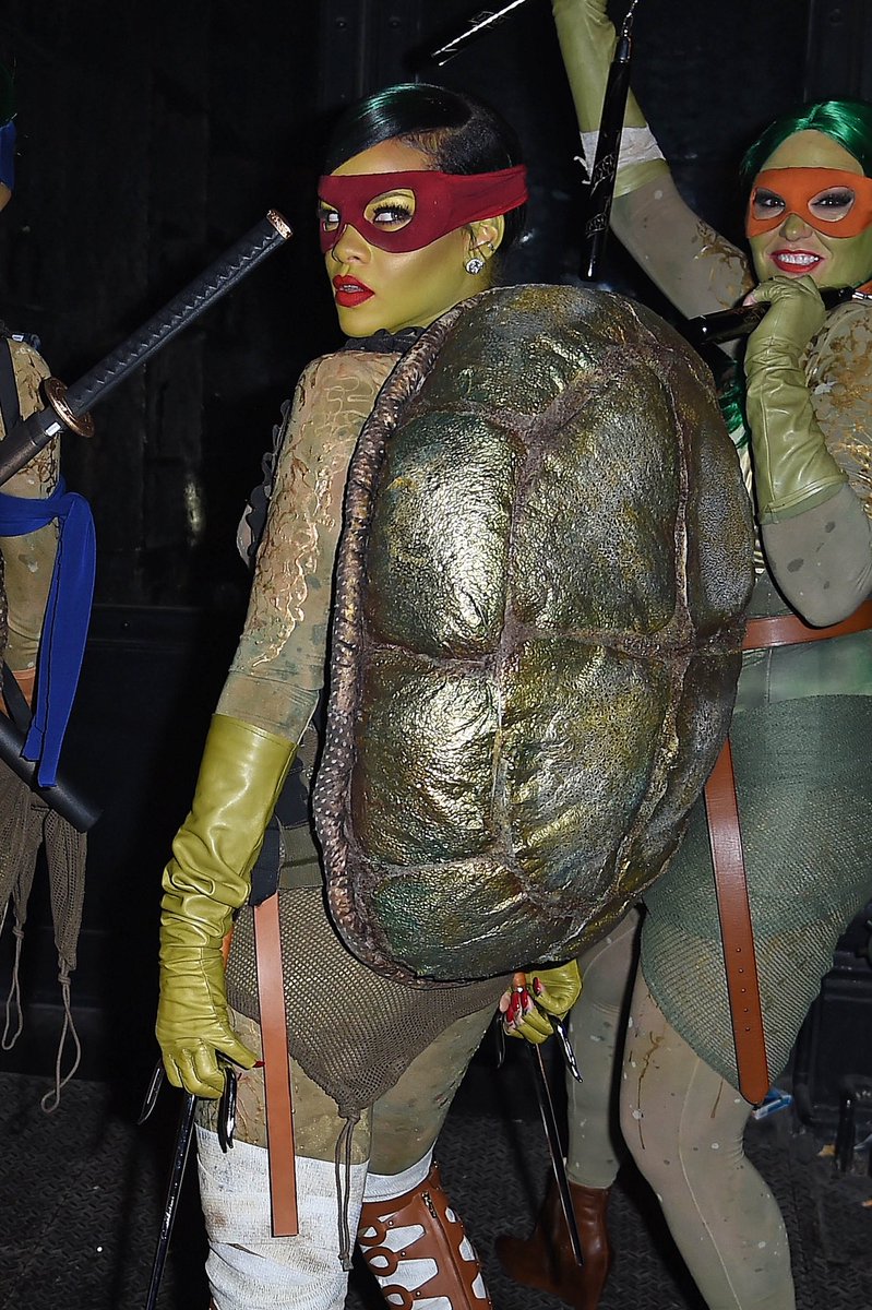 ComplexMusic's tweet image. When Rihanna dressed up as The Teenage Mutant Ninja Turtles for Halloween