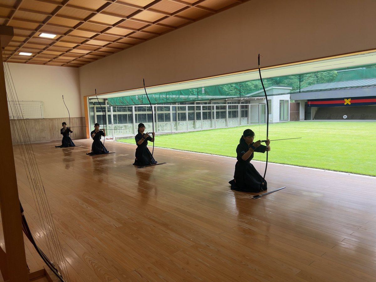 obirin_kyudo's tweet photo. 【第72期女子部リーグ戦　予備週】
対 日本大学

先攻    本学　　　　72中
後攻　日本大学    　72中

同中一手競射
本学　　　　6中
日本大学　　8中

よって本学の負けとなりました。

また、㓛刀樹菜(弐年)が皆中賞を獲得いたしました。 https://t.co/hM20vuUb3n
