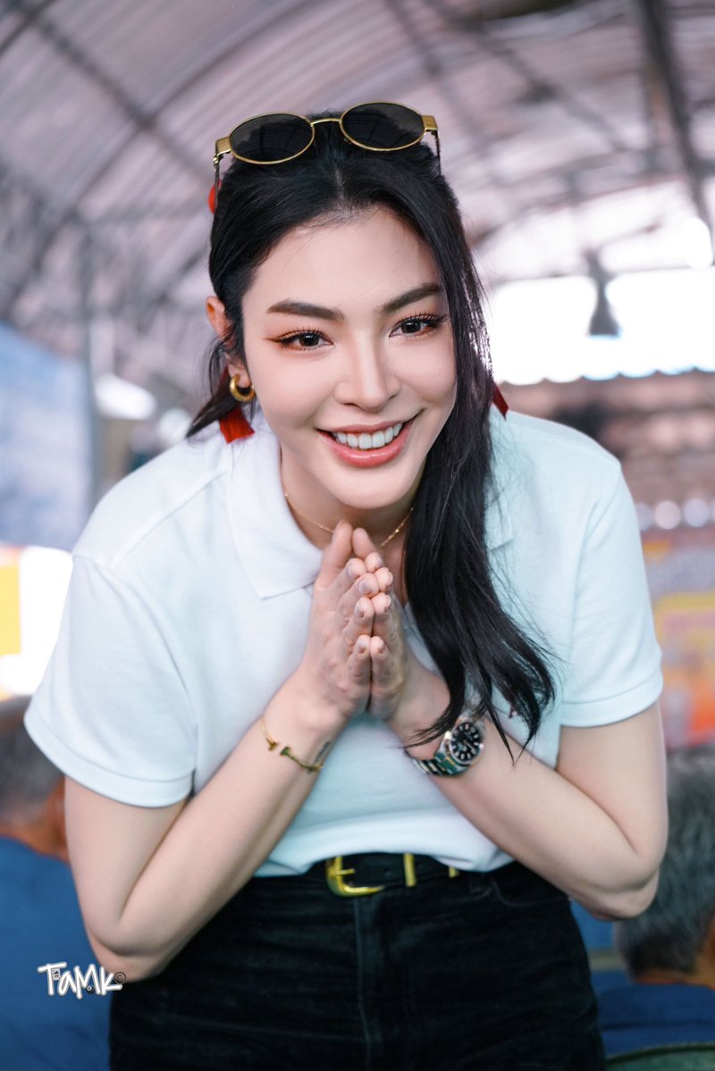 Lisaaayaaa1's tweet image. ความสดใสของโลกใบนี้ เธอคือ แสงสว่าง
นำทางชาว Fayemily น่ารักที่สุด

HAPPY BIRTHDAY PERAYA
#FayeGentleBadGirlParty
#CharityWithFaye 
#FayePeraya 
#ฝ้ายพีรญา
