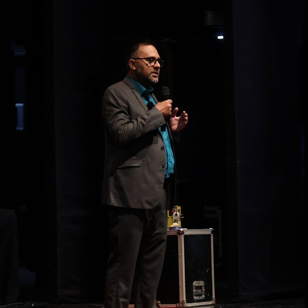 tedx_nagpur's tweet image. Creativity meets responsibility.
Dhiraj Sharma, Creative Director &amp;amp; Environmental Artist, shared his journey of blending art with environmental consciousness at TEDxNagpur.☘️🚀

#TEDxNagpur #InspiringTalks #EnvironmentalArt #IdeasWorthSpreading
