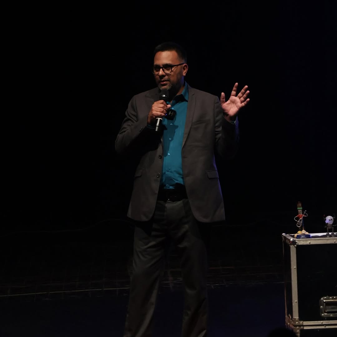 tedx_nagpur's tweet image. Creativity meets responsibility.
Dhiraj Sharma, Creative Director &amp;amp; Environmental Artist, shared his journey of blending art with environmental consciousness at TEDxNagpur.☘️🚀

#TEDxNagpur #InspiringTalks #EnvironmentalArt #IdeasWorthSpreading