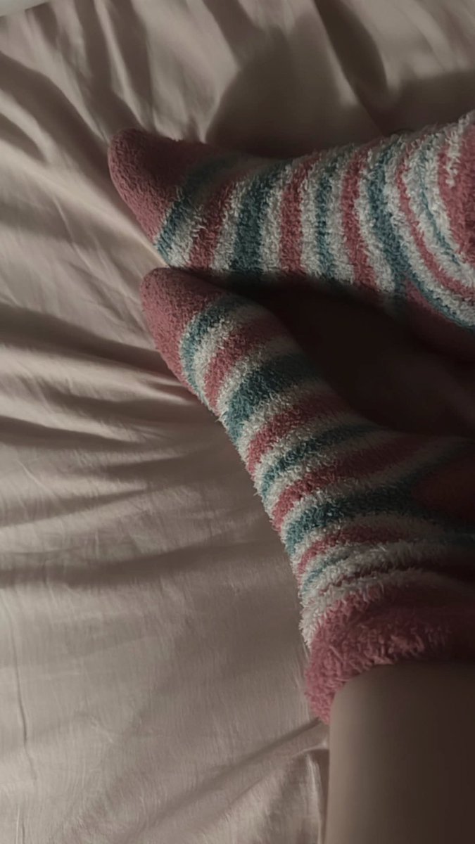 emwpyhead's tweet photo. Hi guys i need robux now 
Also like mi socks https://t.co/BLKqbOWLI3