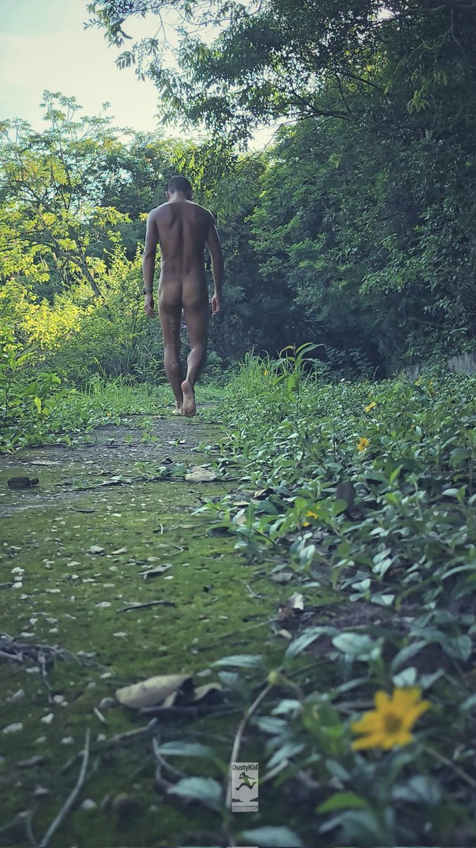 《一個人在途上》達明一派

當一切開始的時候身邊有你
不知道什麼時候失去了你
當時我明明是緊緊的靠著你
忽然只剩下我自己
是否我走得太快
還是你走得太晚