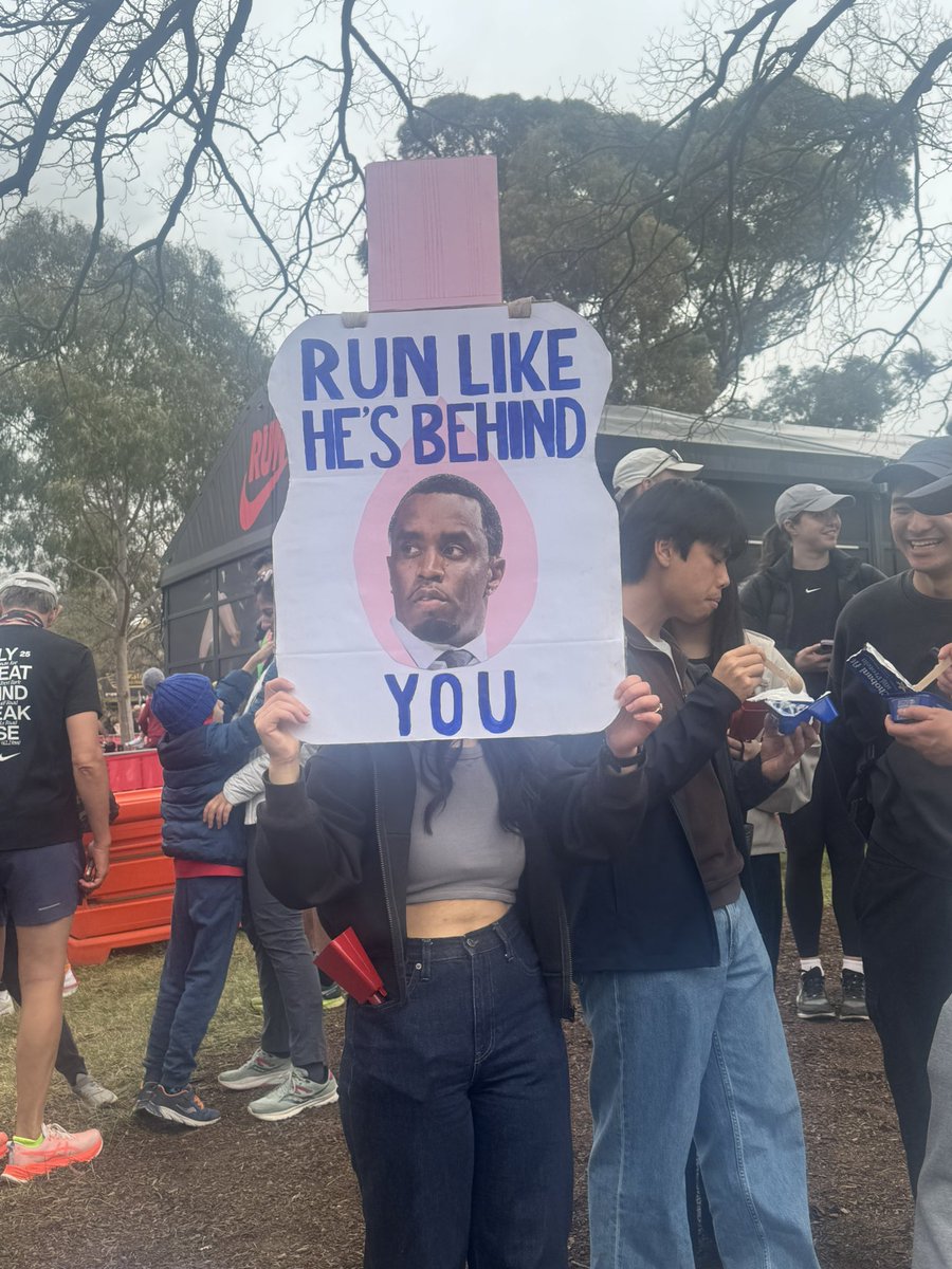 Sub 4 or die trying was my motto 

Both ETH and I succeeded. 

3 handle looks good on a marathon 

Smashed my PB by 13mins 

Over $1,600 raised for <a href="/PeterMacCC/">Peter Mac Cancer Centre</a> 🙏

Plus the sign of the day…