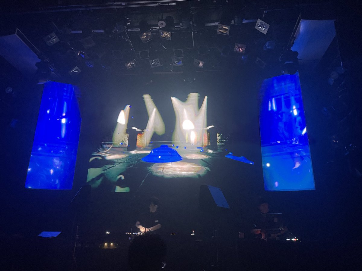 SainaKey's tweet image. #function_draw
clubasiaのLEDマッピングを活用するために
Unityで水を操るVJソフトを作ってジェネ系VJしました！！
引き続きお楽しみください！！
俺は今から客になる！！！！