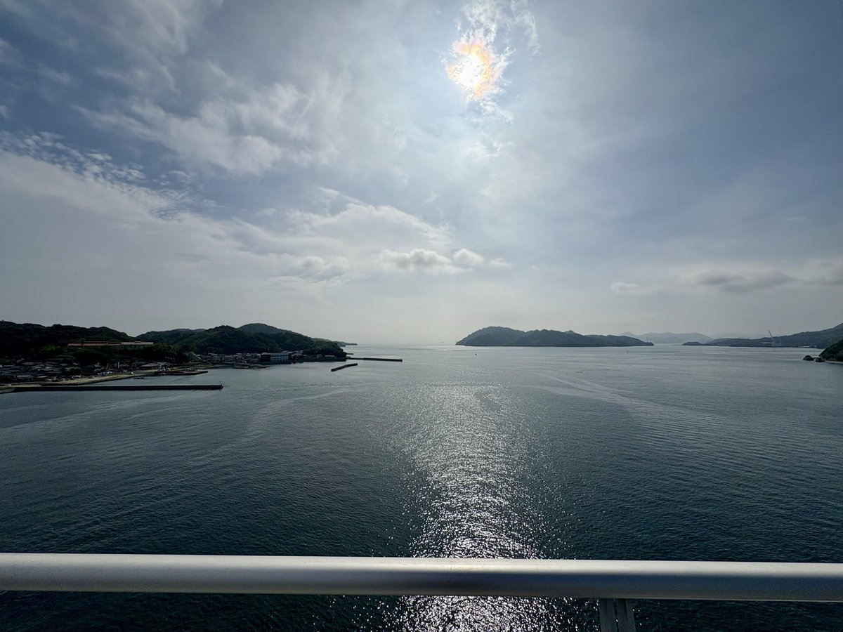 瀬戸内海、現在28℃ 歩いてるだけで汗吹き出す暑さです。