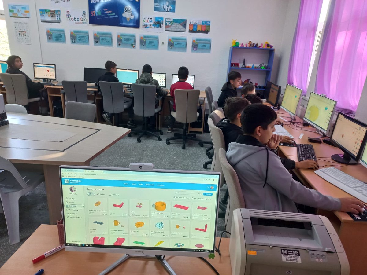 75_atabey's tweet image. Codeweek Haftası etkinlikleri kapsamında Bilişim Teknolojileri Öğretmeni ve Yeğitek Okul Sorumlusu Taha MUTLU ile 7. sınıf öğrencilerimiz tinkercad ile 3d çizim etkinliği yaptı. #mebyegitek #YeşilVatan #codeweek #codeweekturkiye @recai_ocak @atabeymem32 @ispartamem @mebtegm