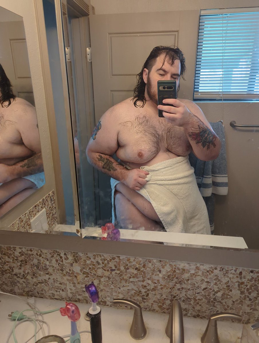 After shower chillin 🚿