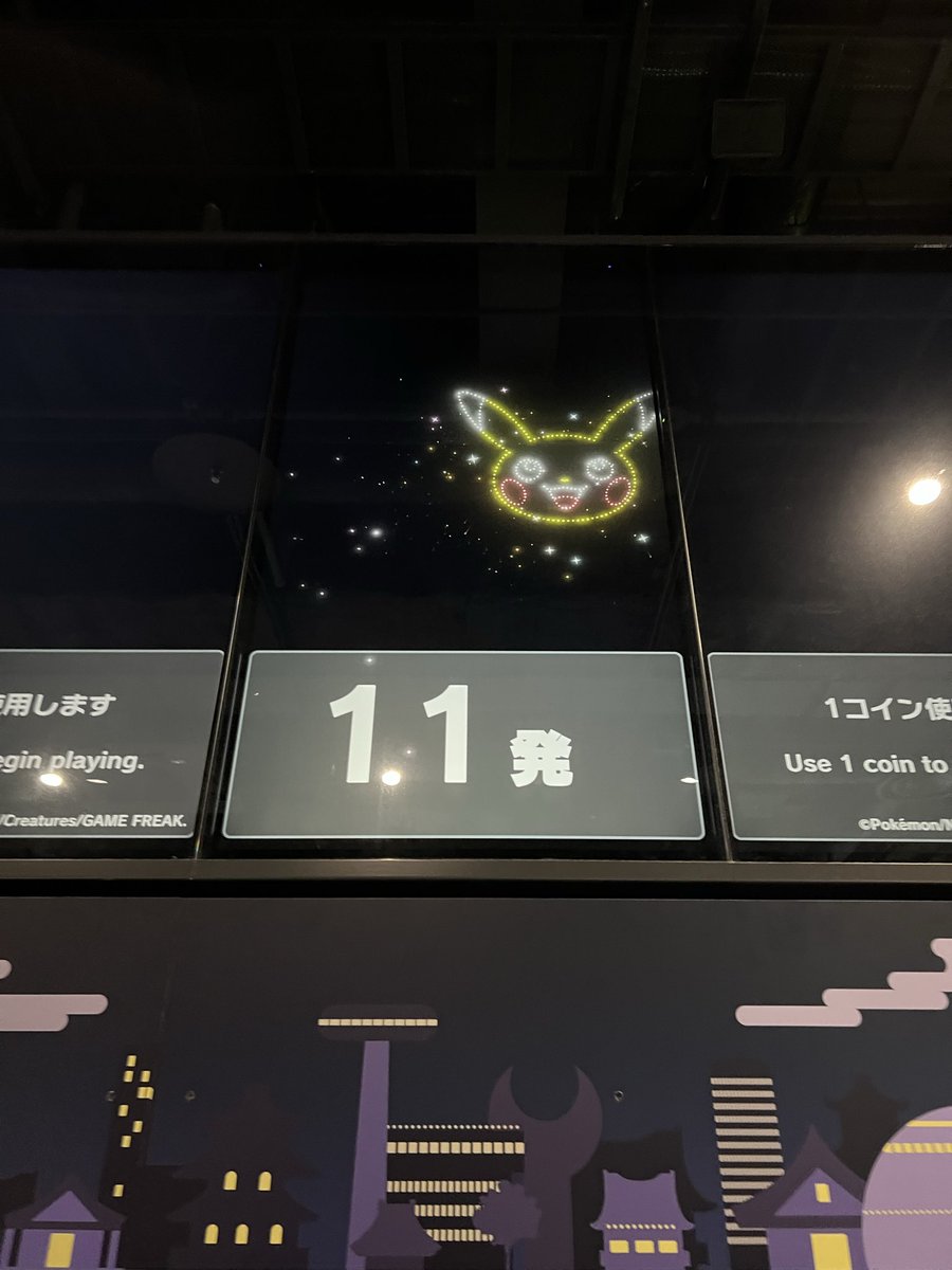 grassripper's tweet photo. ニンテンドーミュージアムに行ってきたー
･:*+.\((*'-'))/.:+
朝一参戦できたおかげで体験コーナーもさくさく回れてすごい楽しかったー。
展示も充実してるし体験できてないのもまだまだあるから、またぜひ機会を作って来たいところ。

…さて、衝動買いしたファミコンクッションを持って帰らんと。 https://t.co/fDJhLtaGT8