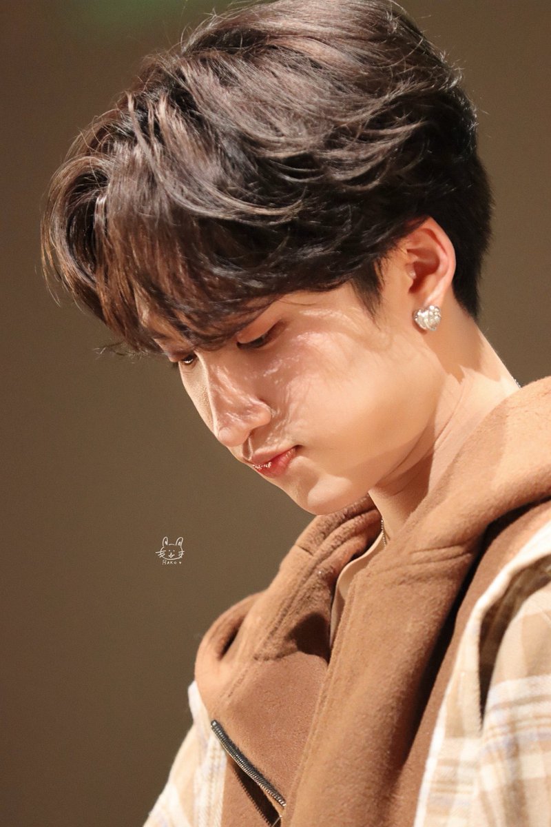 คนสวยขา สวยมาก น่ารักสดใสสุดๆ เจอความสวย ความน่ารักกระแทกเข้าที่ใจอย่างแรงเลยคับ หลงจนหาทางออกไม่เจอแล้ว แค่ได้เห็นรูป ได้เห็นอึลยิ้มก็ฮีลใจได้สุดๆ ยิ้มเยอะๆนะคับ รักที่สุดเลย