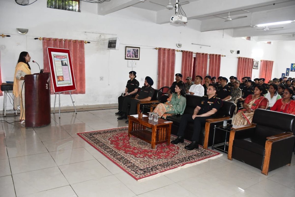 dgafms_mod's tweet image. On #WorldMentalHealthDay 2025, #GoldenKey #CombatHealers conducted an engaging lecture, interactive session, and poster exhibition on “Access to Services – Mental Health in Catastrophes and Emergencies.” Personnel and families participated, gaining insights on stress management,…