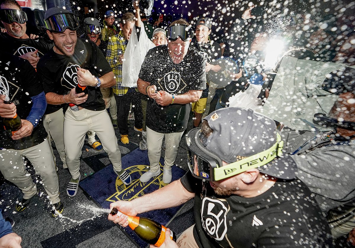 Brewers's tweet photo. Champagne tastes extra sweet tonight https://t.co/6ON1mOqKBt