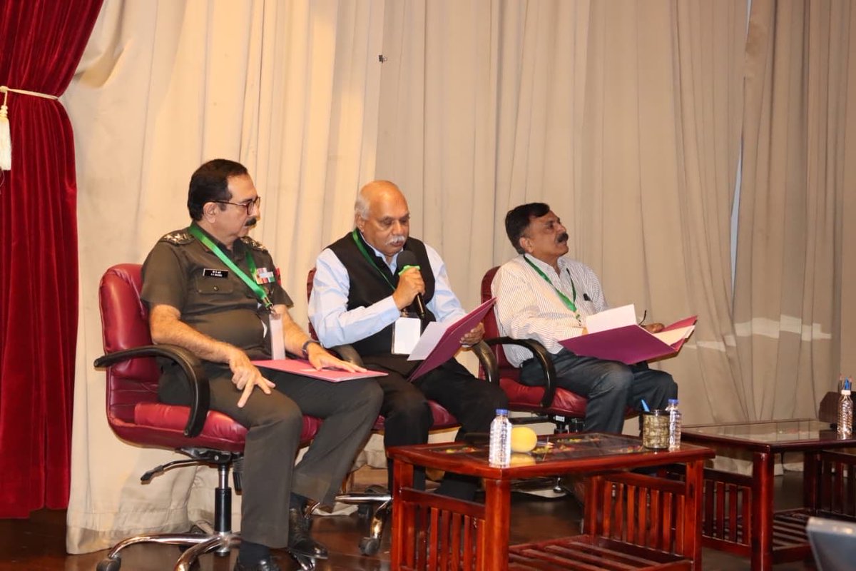 dgafms_mod's tweet image. The Department of Surgery, #AFMCPune, in association with the #PoonaSurgicalSociety, hosted a CME on Abdominal Wall Reconstructions on 11 Oct 2025. Lt Gen Pankaj P Rao, Dir &amp;amp; Comdt, #AFMC &amp;amp; Col Comdt, #AMC, inaugurated the event, which saw participation of over 200 surgeons and…