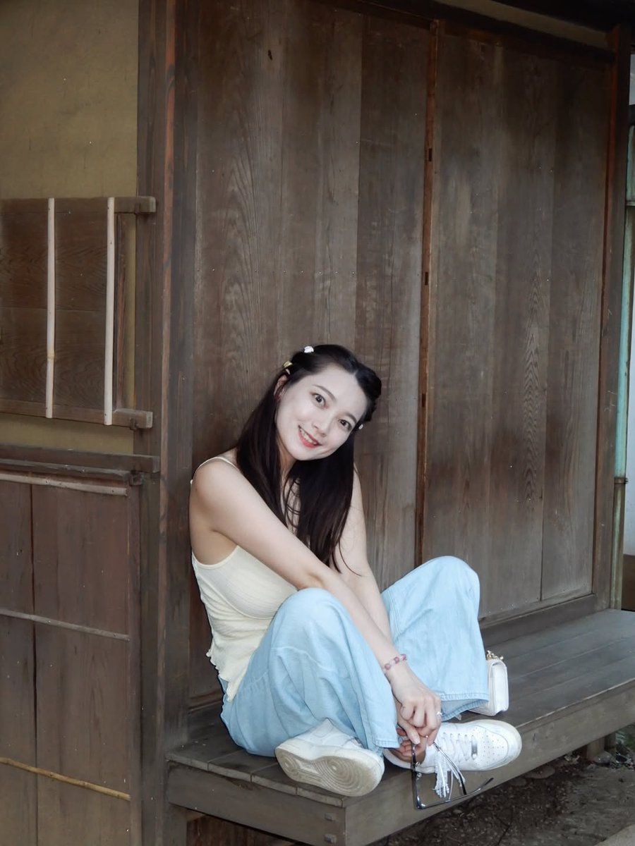“Smiles made of sunshine and soft days
#SimpleJoy #SoftVibes #NaturalBeauty #WeekendMood #SunnyDays