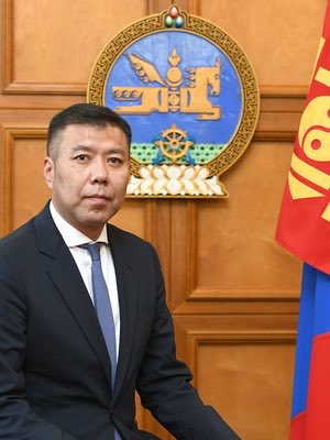 Энхбаяр минь дээ баахан канондсон цаас гаргаад шаасан баахан төлбөртүүдээр бмчүүлээд сэвээд шаасан чинь Нөгөө компани албан бичиг гаргаад шаасан хэнийг сурталчилгааг гадаадад хийж бснаа бичээд шаасан. Гадаад дотоодгүй худалч боллоо доо 🤣🤣🤣🤣 ёоёоёо элэг минь