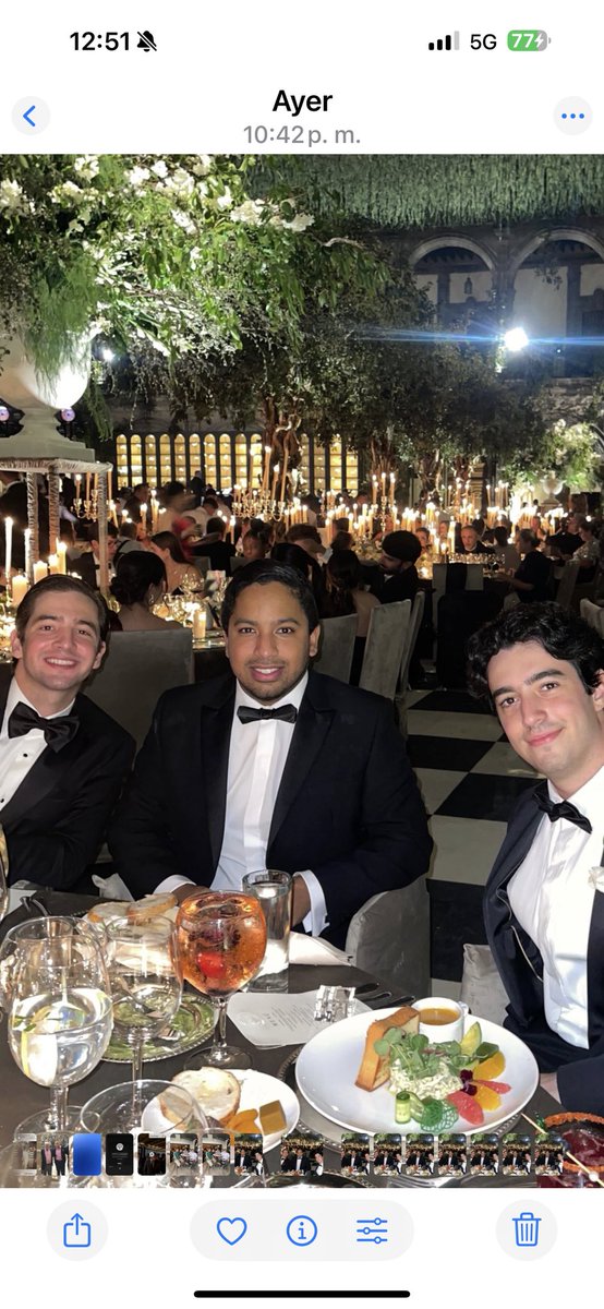 Esta noche mi hijo Jorge Carvajal con sus mejores amigos Diego Rodríguez y Michel lulo Abinader en la boda de Rita Lulo Abinader y Héctor Vogliottí, en el Colegio de San Ignacio de Loyola Viscaínas Ciudad México.