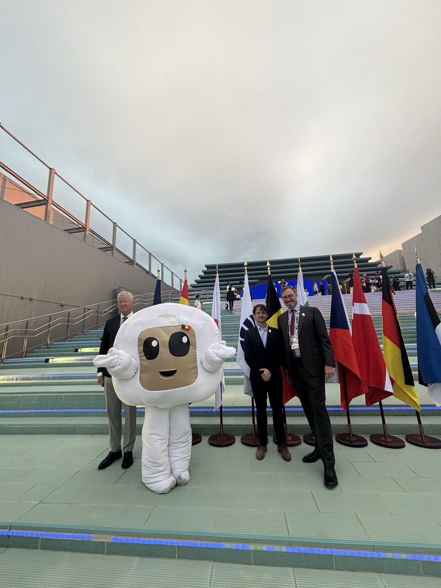 🇪🇺 Together at Expo Osaka! Two days ago, all EU Member States gathered at the Spanish Pavilion for a final celebration 🎶 Ode to Joy on bagpipes, flags, mascots &amp; friendship! 💙

一昨日、EU全加盟国がスペイン館に集結🎶バグパイプで「歓喜の歌」、旗やマスコットと共に友情を祝いました