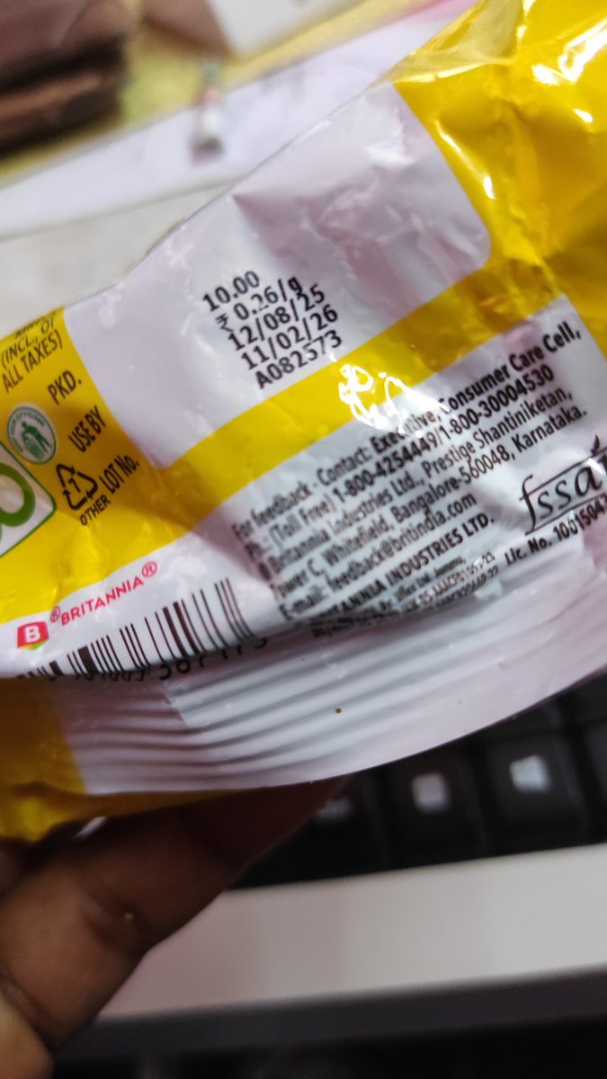 soilbaba1's tweet photo. “I opened a Britannia biscuit packet today and found insects inside even though the expiry date is still valid. This is unacceptable and unhygienic. Please take immediate action.@BritanniaIndLtd LoT No- A082573  &amp; expiry date 11/02/2026. https://t.co/k9v8yWsfg2