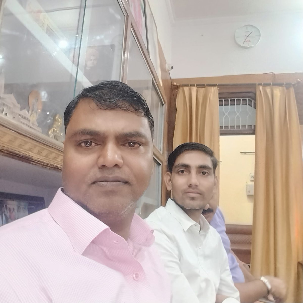 DVVNL FIROZABAD (@dvvnlfirozabad) on Twitter photo आज दिनाक 12.10.2025 को जनपद फिरोजाबाद के विजली विभाग की तरफ से माननीय पर्यटन एवं संस्कृति मंत्री जी के कैम्प कार्यालय पर जनसुनवाई में विधुत विभाग की तरफ़ से प्रतिभाग किया गया..
<a href="/dvvnlhq/">Dakshinanchal Vidyut Vitran Nigam Limited</a> <a href="/MDDVVNL/">MD DVVNL AGRA</a> <a href="/aksharmaBharat/">A K Sharma</a> <a href="/CMOfficeUP/">CM Office, GoUP</a> <a href="/UPPCLLKO/">UPPCL</a> <a href="/EMofficeUP/">Energy Minister Office UP</a> <a href="/ChairmanUppcl/">Chairman Uppcl</a> <a href="/dm_firozabad/">DM Firozabad</a> आज दिनाक 12.10.2025 को जनपद फिरोजाबाद के विजली विभाग की तरफ से माननीय पर्यटन एवं संस्कृति मंत्री जी के कैम्प कार्यालय पर जनसुनवाई में विधुत विभाग की तरफ़ से प्रतिभाग किया गया..
<a href="/dvvnlhq/">Dakshinanchal Vidyut Vitran Nigam Limited</a> <a href="/MDDVVNL/">MD DVVNL AGRA</a> <a href="/aksharmaBharat/">A K Sharma</a> <a href="/CMOfficeUP/">CM Office, GoUP</a> <a href="/UPPCLLKO/">UPPCL</a> <a href="/EMofficeUP/">Energy Minister Office UP</a> <a href="/ChairmanUppcl/">Chairman Uppcl</a> <a href="/dm_firozabad/">DM Firozabad</a>