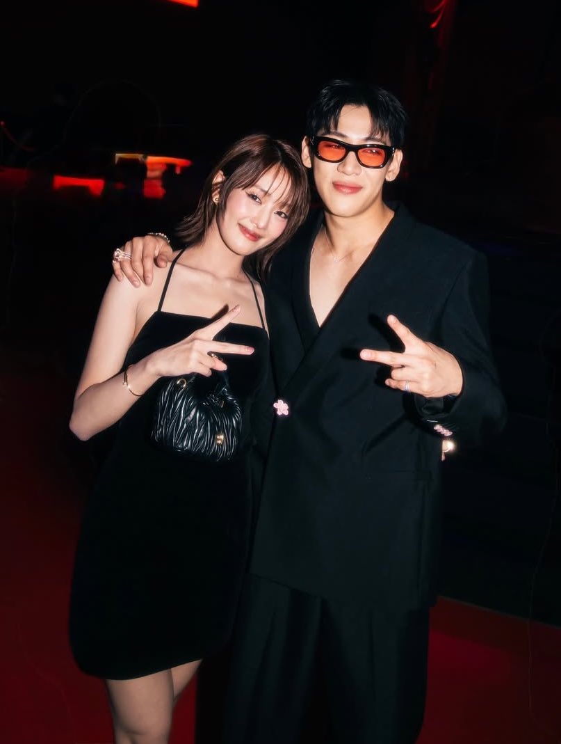 hourlyminniee's tweet photo. MINNIE AND BAMBAM https://t.co/z6Q1GJwFLv
