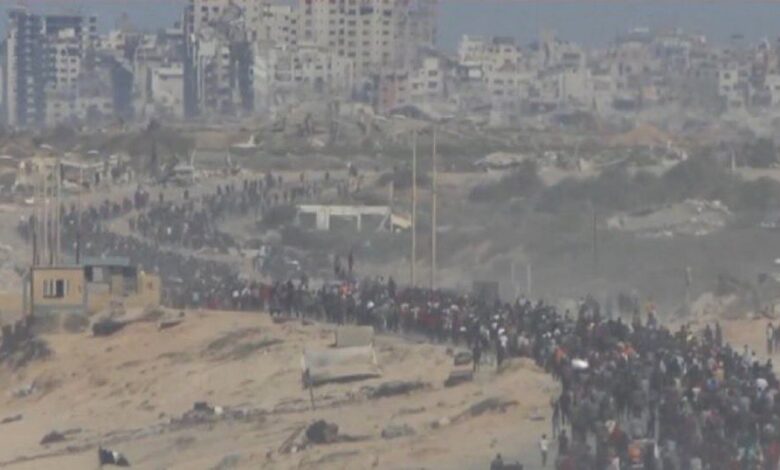 Retourner pour trouver quoi ? Des maisons en ruine, des rues rasées, des vies anéanties ? Bravo la communauté internationale qui laisse Israël transformer Gaza en enfer puis se réjouit que les survivants puissent rentrer dans leur cauchemar. Quelle honte !
qudsnen.co/half-a-million…