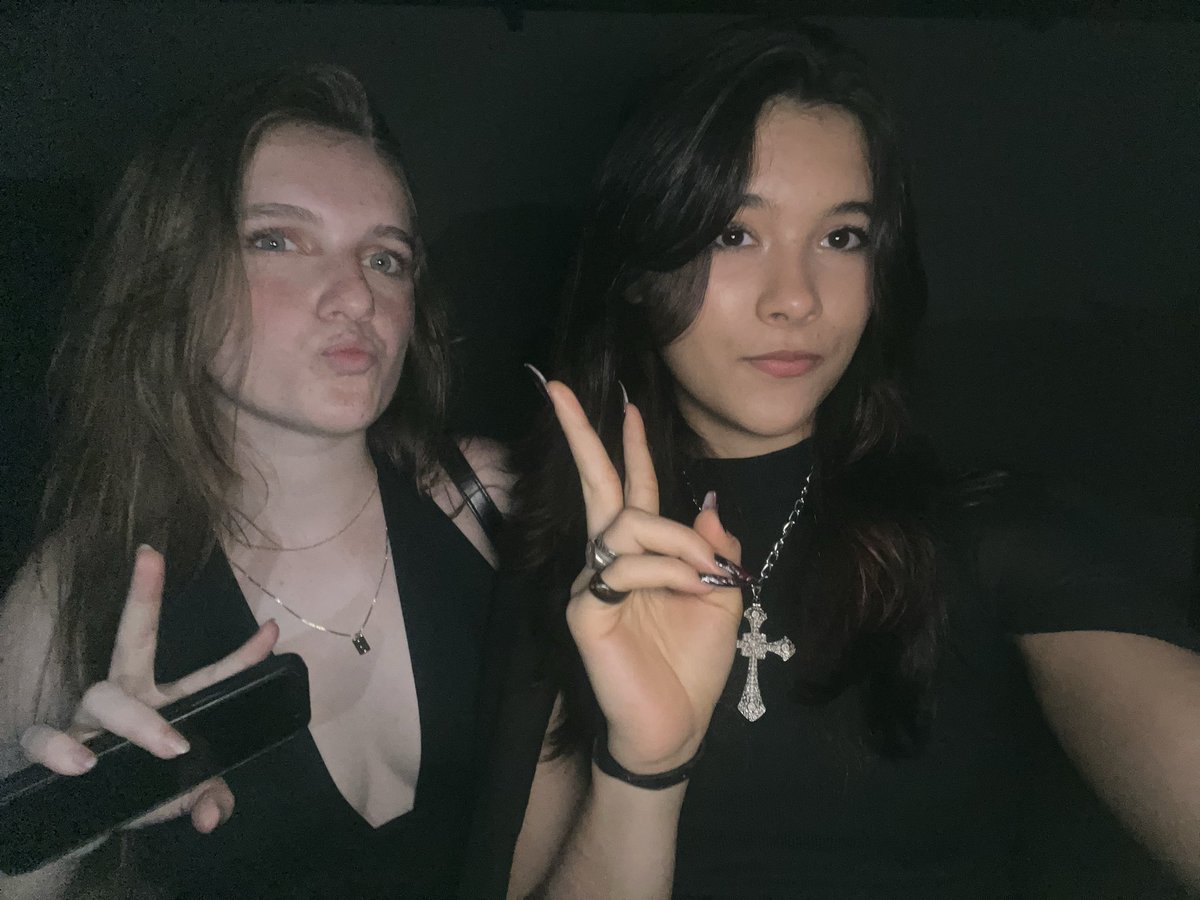 Lukarlh's tweet image. Sie sind die schönste deutsche Frau, die ich je getroffen habe. #bff #clicked 🤓