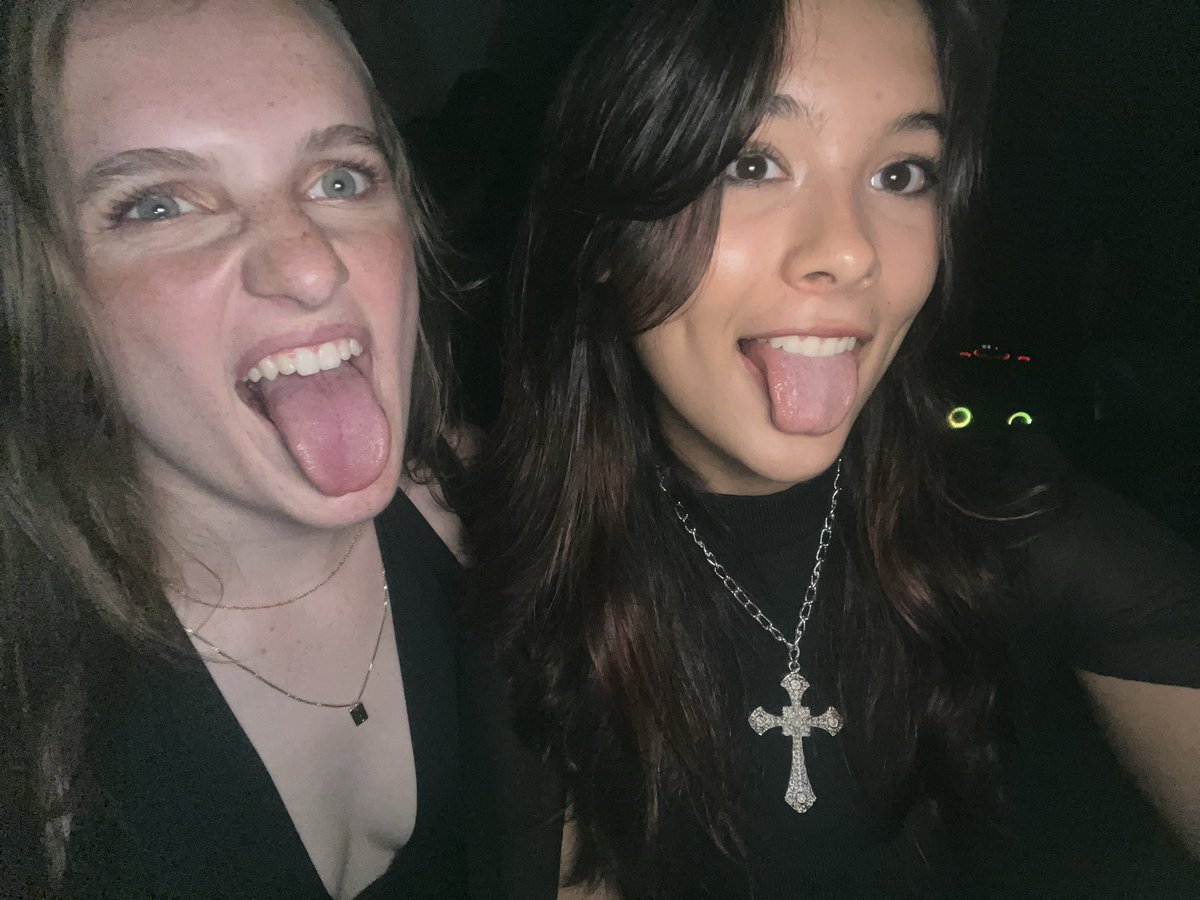 Lukarlh's tweet image. Sie sind die schönste deutsche Frau, die ich je getroffen habe. #bff #clicked 🤓