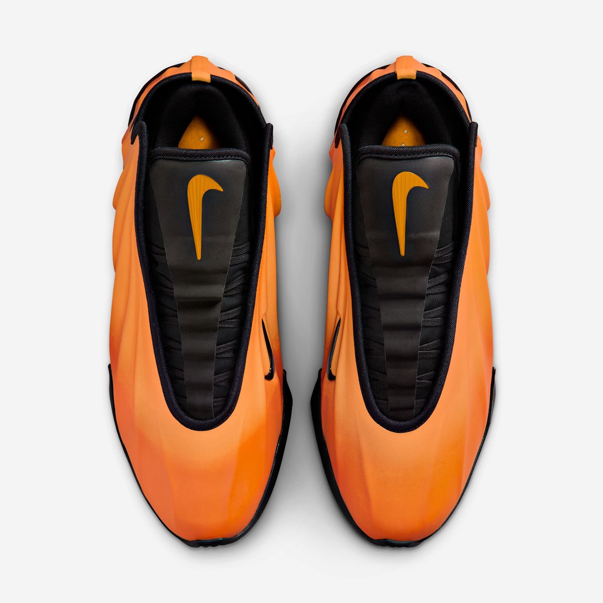 JustFreshKicks's tweet photo. OFFICIAL IMAGES: Nike G.T. Future "Fire" 😳🔥

🗓️ October 25th
💰 $200 https://t.co/pod2t4XWD4