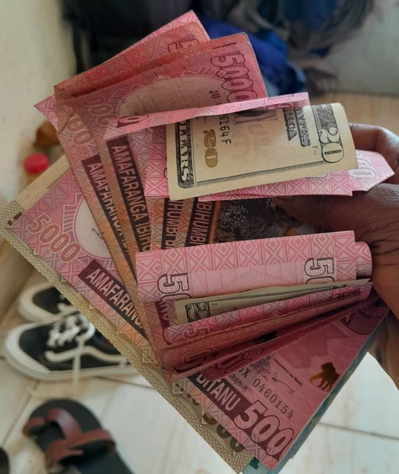 wampayijana0's tweet image. Ni amafaranga angahe ukeneye kugirango byibuze wumve bishimye ?👇👇👇👇
Me :200$