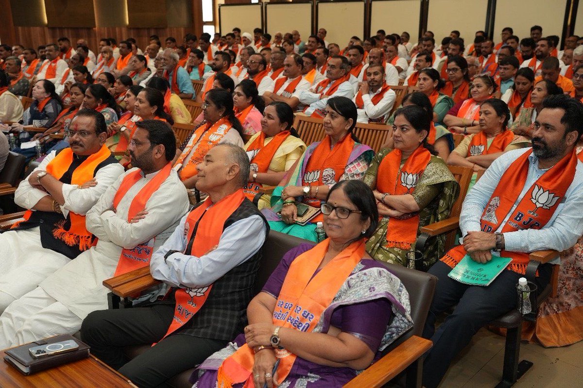 iKeshubhaiPatel's tweet image. લોહપુરુષ સરદાર વલ્લભભાઈ પટેલની 150મી જયંતીની ઉજવણીના ભાગરૂપે યોજાનાર &apos;સરદાર@150 યુનિટી માર્ચ&apos; સંદર્ભે પ્રદેશ કાર્યાલય &apos;શ્રી કમલમ્&apos; ખાતે પ્રદેશ અધ્યક્ષ શ્રી @MLAJagdish જીની અધ્યક્ષતામાં પ્રદેશ કાર્યશાળા યોજાઈ. 

#Sardar150