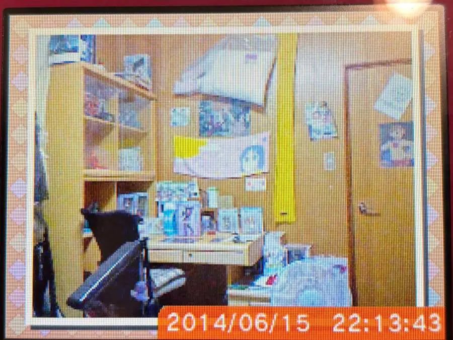 otakumatch's tweet image. 勉強机がまたいい味だしてる

■携帯ゲームに残っていた中2の頃のオタク部屋写真　11年前の「青春」がエモすぎる otakuma.net/archives/20251…
