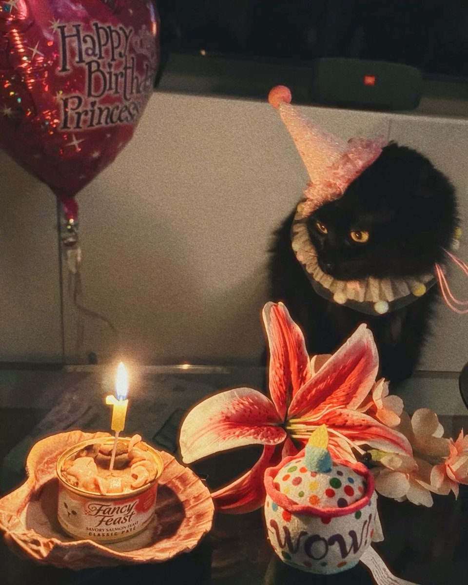 HAPPY BIRTHDAY <a href="/wintrwinchestr/">winter ❅</a> !!! 🥳🎂 ILYSMMM and i love your mind and your art and being delusionally crazy with you every day 💜 i feel lucky to be friends with you i hope your day is as lovely as you are &lt;3 :)