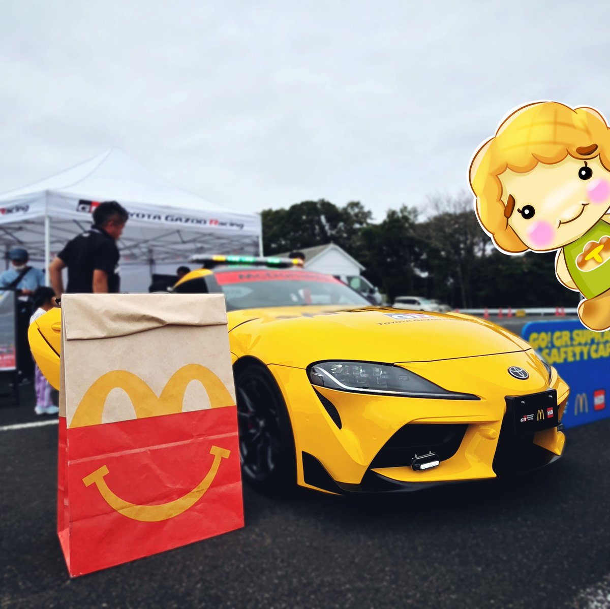 torimero_chan's tweet photo. ハッピーセットにあったGRスープラ セーフティーカーの実車かっこいい #マクドナルド #トミカ #TGR https://t.co/DtSsBWEptj