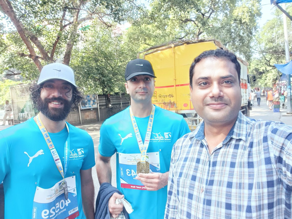 जीत की खुशी का एक अलग ही आयाम होता है ये दोनों मित्र 21 किलोमीटर की वेदांता द्वारा आयोजित दिल्ली मैराथन के सफल हुए।