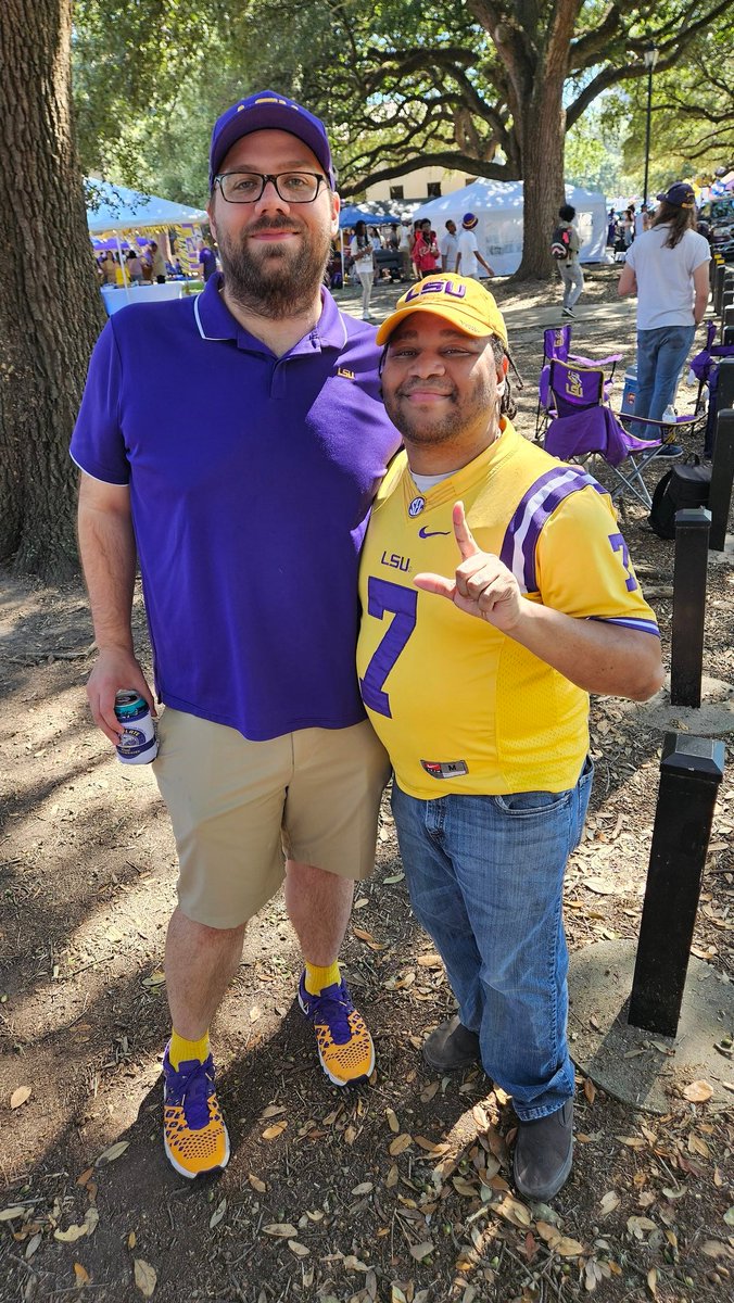 #LSU HOMECOMING fun ALSO The Golden Band from Tiger Land plays Tank! from Cowboy Bebop. We stay winning🐯