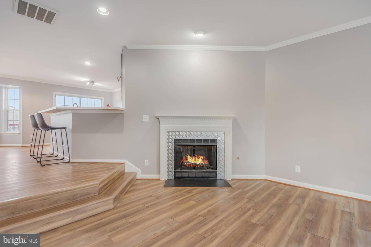 Redladykadi's tweet photo. 🏡 405 HATCHERS RUN CT is waiting on you!
2 living areas, a dining room, &amp; a deck w/wooded views—plus a bonus room for your office/nursery. Motivated Seller!

Take a peek:https://t.co/tVmAHHc4mn

#TRLKT #dmvrealtor #StaffordLiving #HomeSweetHome #ForSaleVA #MoveInReady https://t.co/Z7msJ5gajm