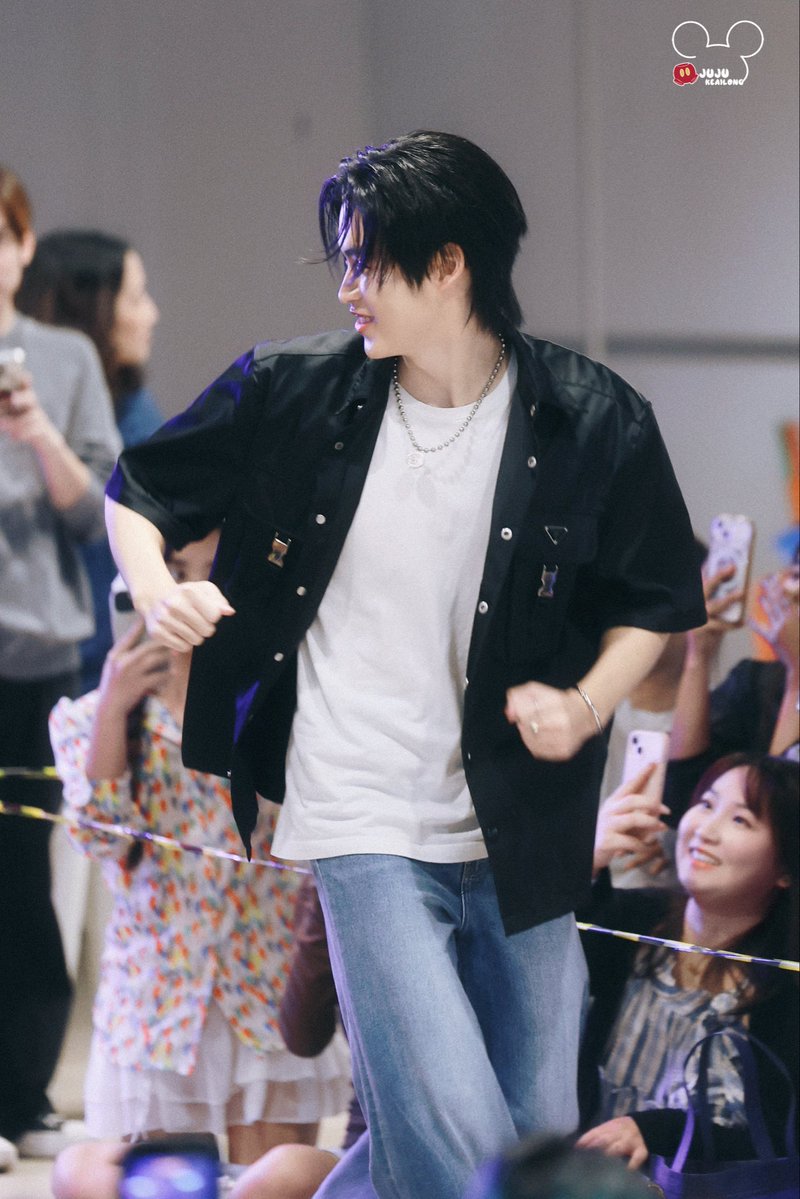 jujukeailong's tweet image. 🏃🏻‍➡️🏃🏻‍➡️🏃🏻‍➡️🏃🏻‍➡️可爱的宝宝

LUKEMICK FIRST FANSIGN

#GMMTVFANIVALxLukeMick
#LukeMick #mickmetas
111025