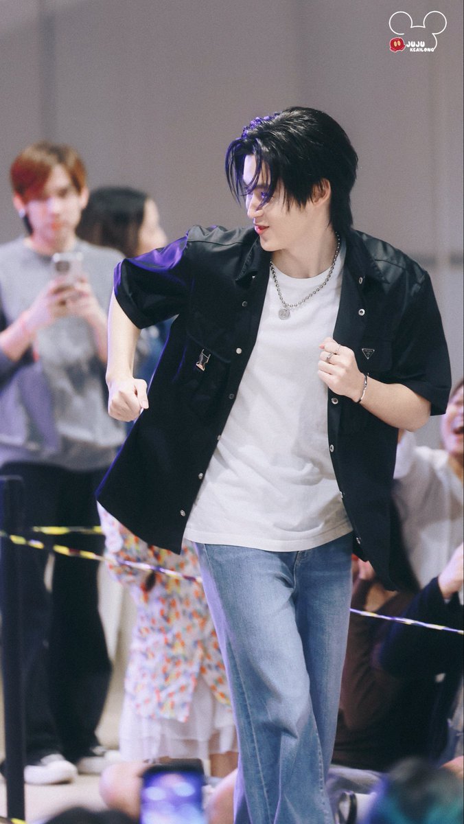 jujukeailong's tweet image. 🏃🏻‍➡️🏃🏻‍➡️🏃🏻‍➡️🏃🏻‍➡️可爱的宝宝

LUKEMICK FIRST FANSIGN

#GMMTVFANIVALxLukeMick
#LukeMick #mickmetas
111025