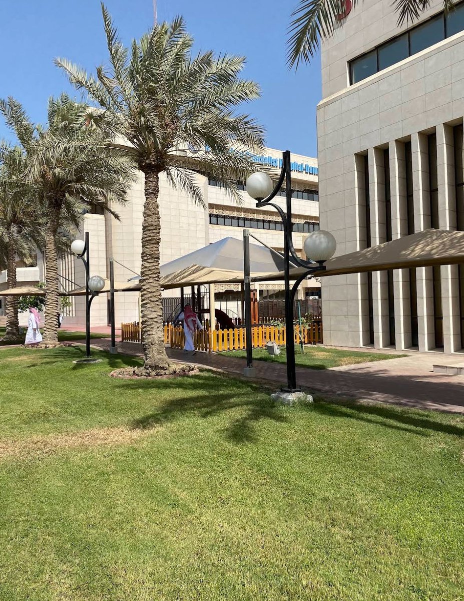 دخلت المستشفى وأنا طالبة تدريب صيفي
وبعدين دخلتها وأنا طالبة امتياز
واليوم أدخلها وأنا رزدنت، وفي كل مرة الشعور مختلف🤍